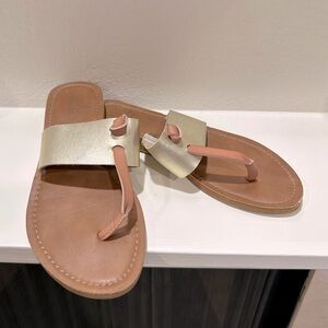 Blue Fin women’s size 9 sandals gold and brown